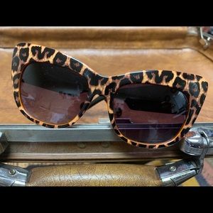 Cat-eye sunglasses 😎